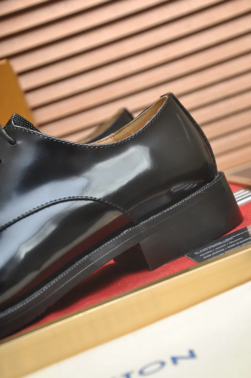 Men's men's shoes 💰500💶 [LV] (original single cowhide lining) 🍀LV's latest genuine leather business suit shoes are launched simultaneously on the official website. The first-layer cowhide imported from Italy is made of heavy gold, 💥official website 1:1 rubber outsole. Versatile to wear, high-end without losing class, and the color combination is extraordinary. This four-season style is alluring when worn on your feet, showing off your big-name flair. Standard code 38-45 (45 customized)